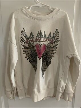 abercrombie kids aWhite Crewneck Sweatshirt with Pink Heart & Def Leopard